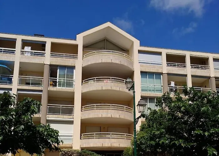 Appartement 2 Pieces Avec Une Grande Terrasse, 3 Etoiles, Wifi, Box Pour Vehicule Et Velos