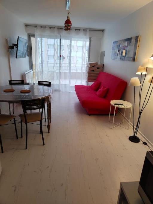 2 Pieces Avec Grande Terrasse, 3 Etoiles, Wifi, Box Pour Vehicule Et Velos